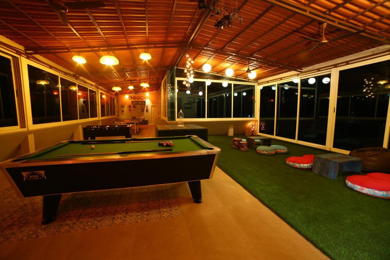 Acons Palm Beach Alibag Bagian luar foto
