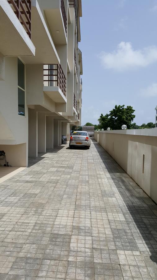 Acons Palm Beach Alibag Bagian luar foto
