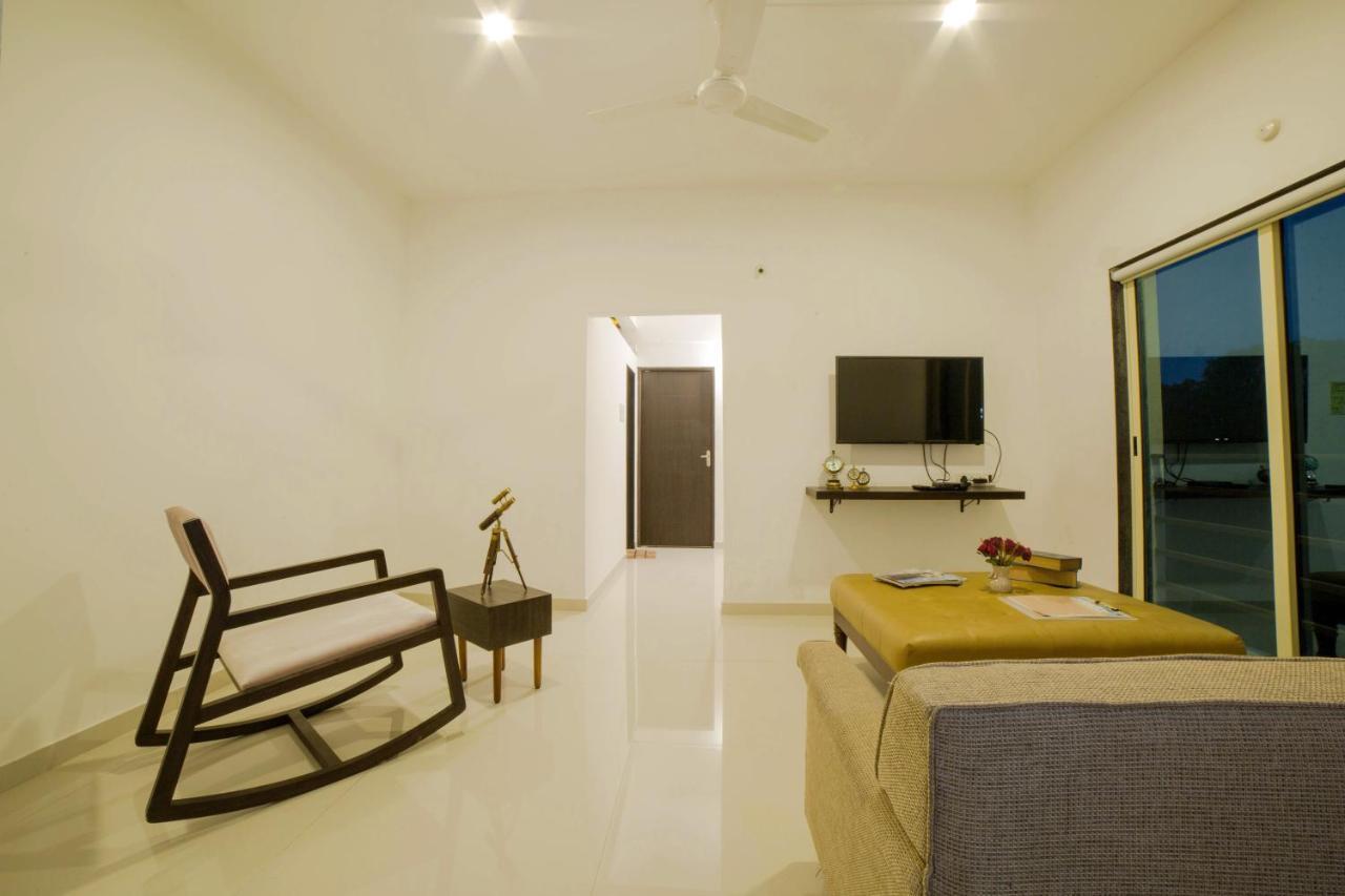 Acons Palm Beach Alibag Bagian luar foto