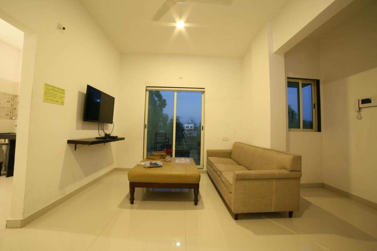 Acons Palm Beach Alibag Bagian luar foto