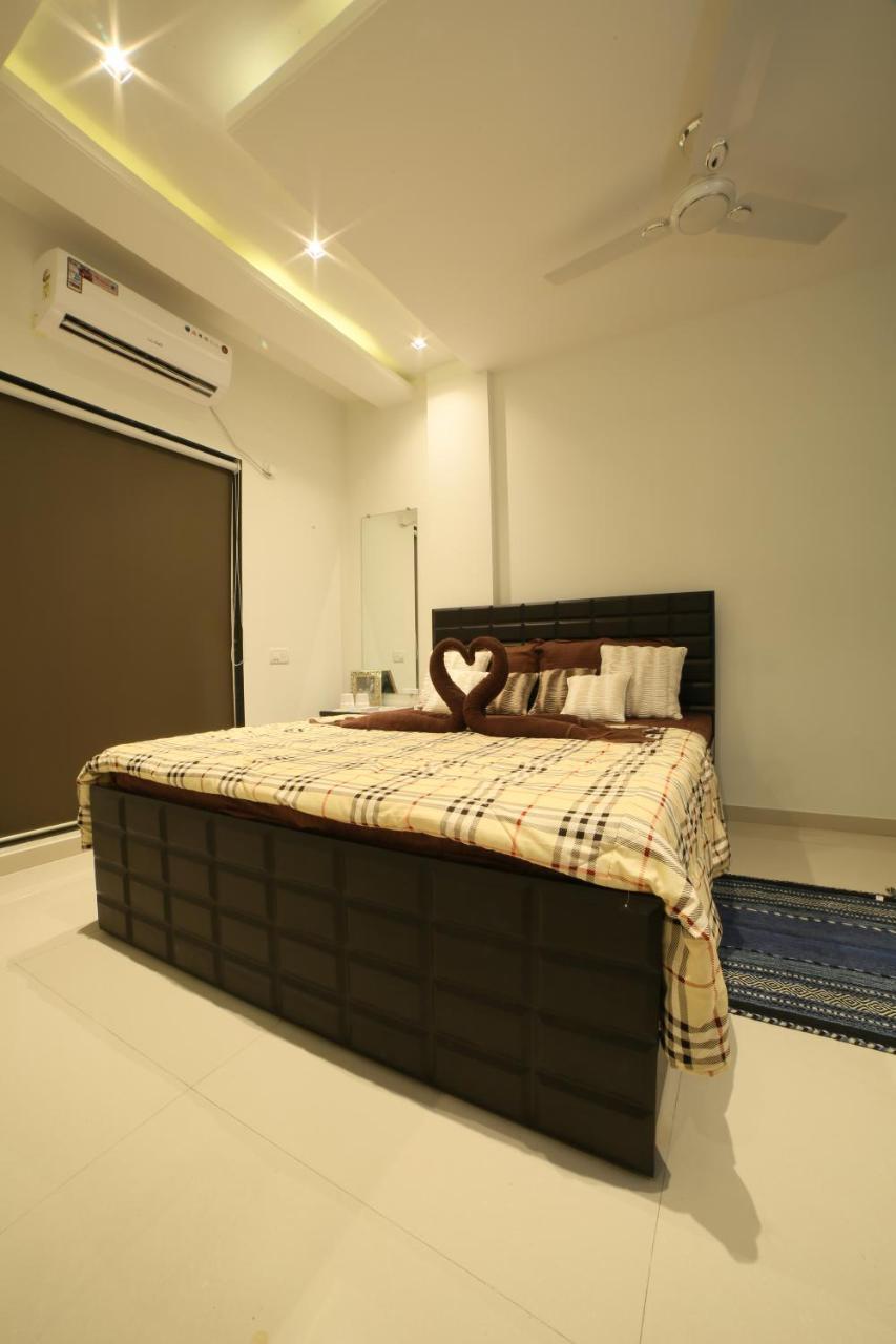 Acons Palm Beach Alibag Bagian luar foto