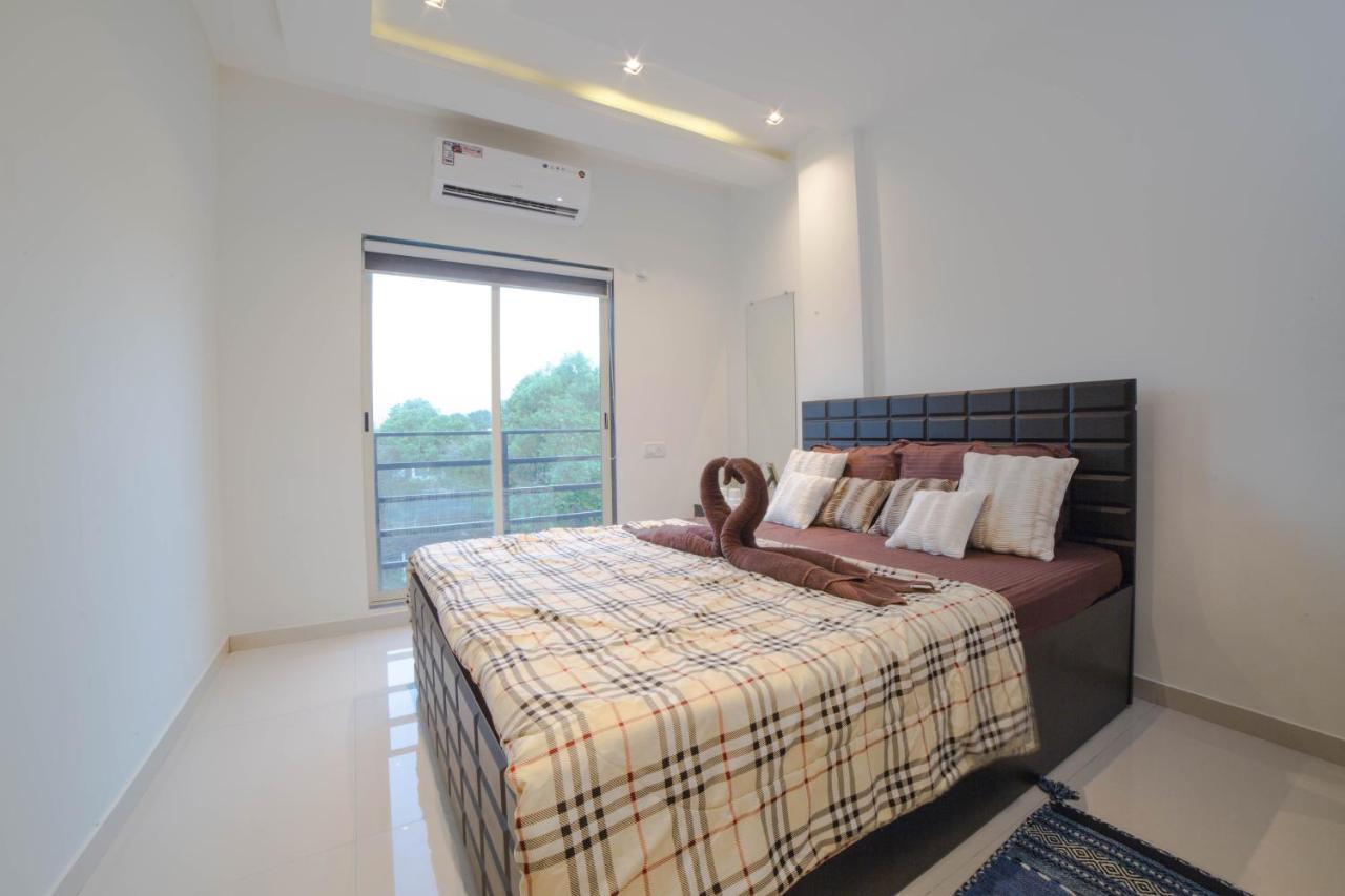Acons Palm Beach Alibag Bagian luar foto