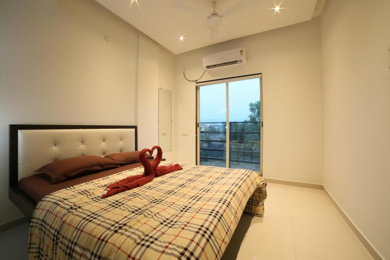 Acons Palm Beach Alibag Bagian luar foto