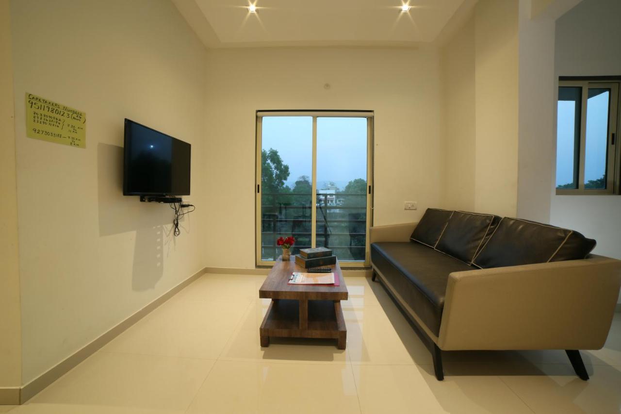 Acons Palm Beach Alibag Bagian luar foto